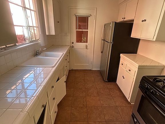 3rd image of 5315-5325 Russell Ave #5317-3