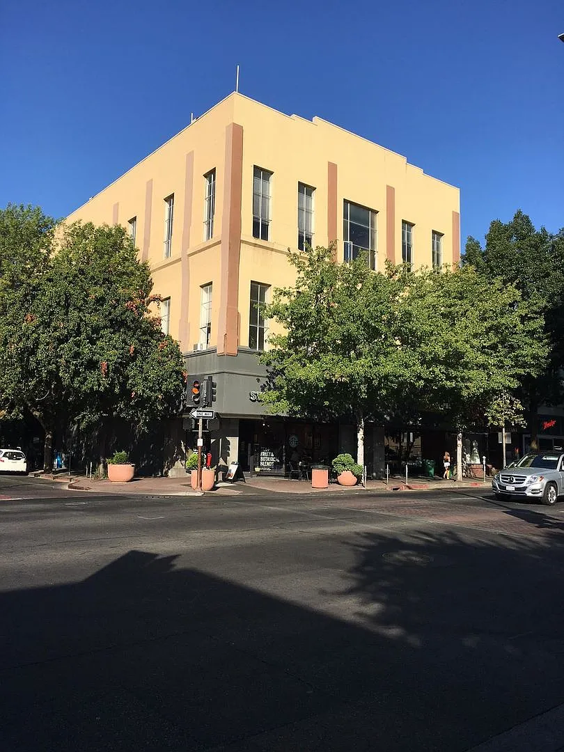 Hart Broadway Apartments — Photo 1