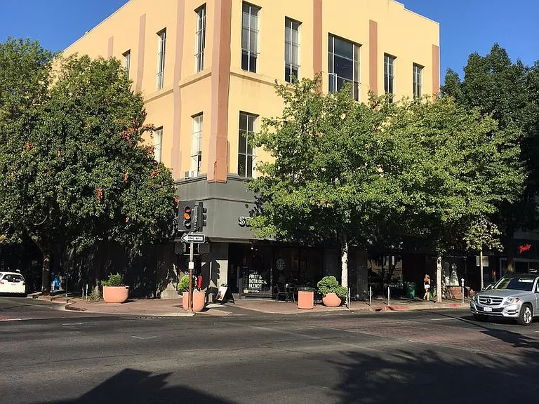 242 Broadway St — Photo 1