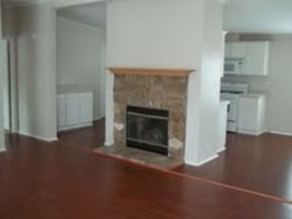 4th image of 16258 Derby Cir