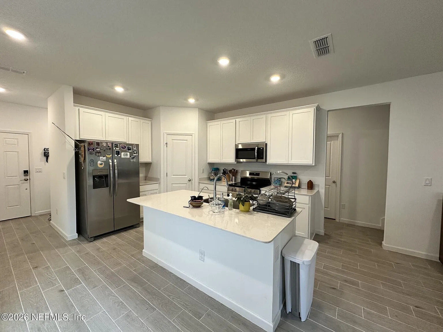 3 bed, 2.0 bath, 1884 sqft, $2,450 — Photo 4