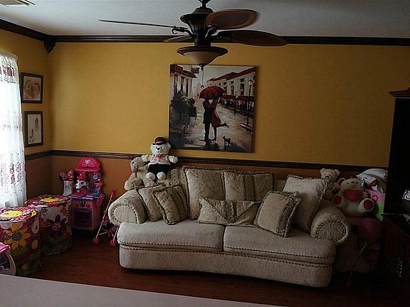 5th image of 12114 Floramorgan Ln