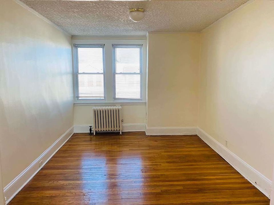 1st image of 20-51 32nd St #Top