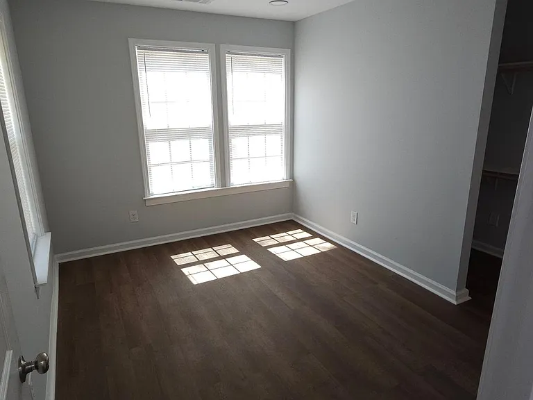 2810 Ashe St — Photo 11
