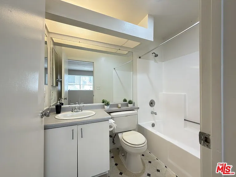 326 S Manhattan Pl #104 — Photo 11