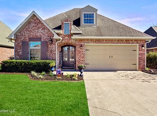 3832 Acadian Village Dr, Ocean Springs, MS 39564