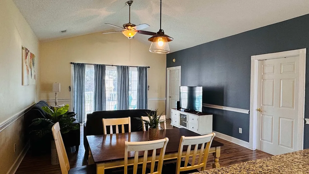 2 bed, 1050 sqft, $2,300 — Photo 4