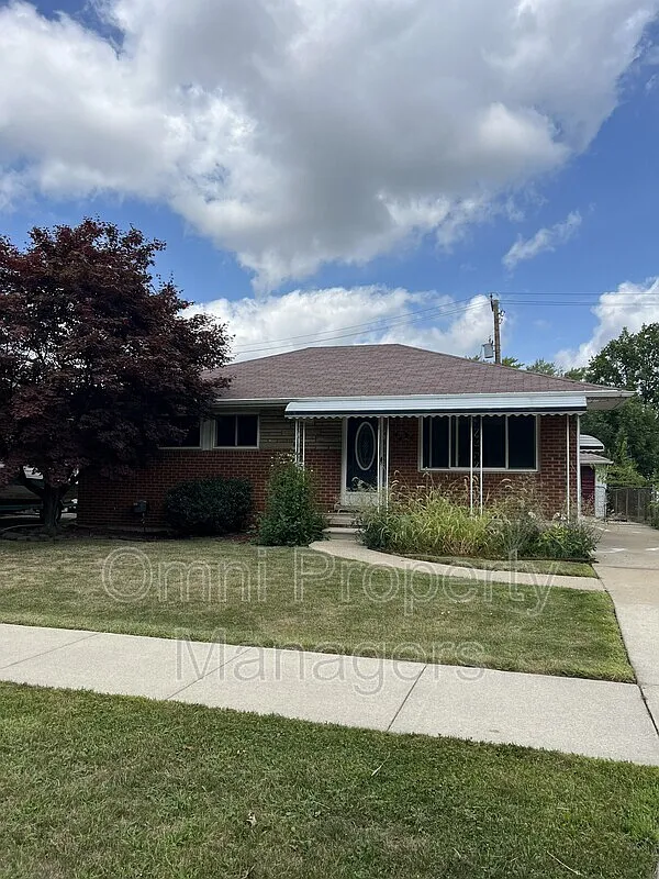 3 bed, 1.5 bath, 2104 sqft, $1,700 — Photo 1
