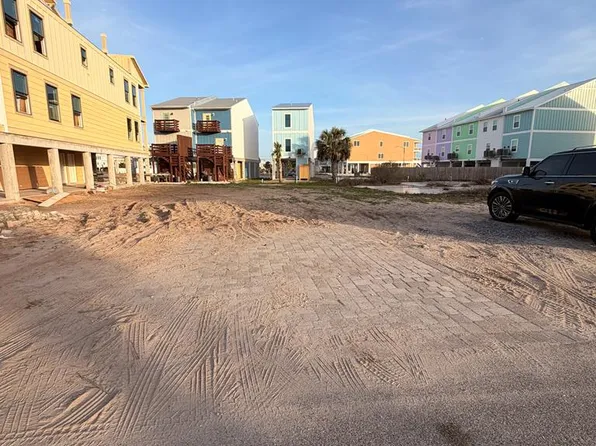 111 38th St, Mexico Beach, FL 32456