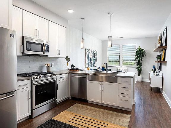 4th image of 76 N Uinta Way #206