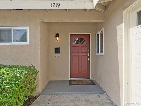 3rd image of 3219 Carolyn Cir