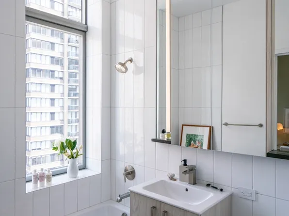 271 West 47th Street image 5 of 40