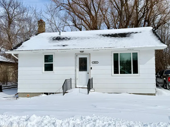 1013 8th St, Langdon, ND 58249