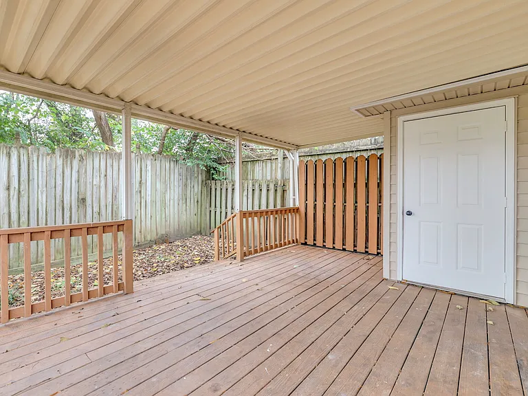 304 Hillside Ct — Photo 24