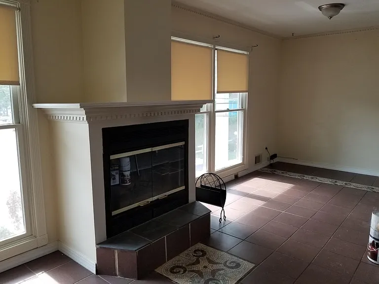 Gary Pl — Photo 1