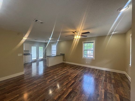 5th image of 2710 S Greenwood Dr
