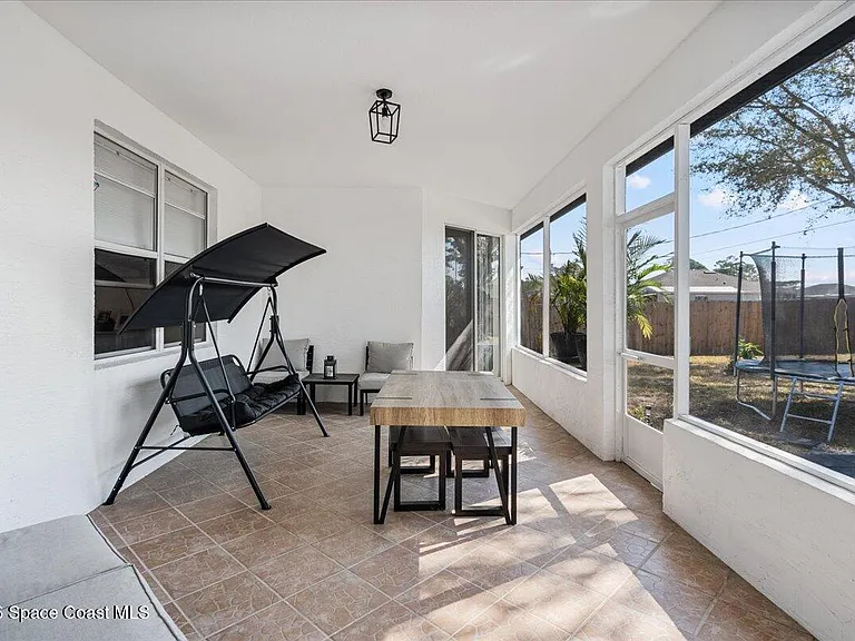 356 Olster St SW — Photo 32