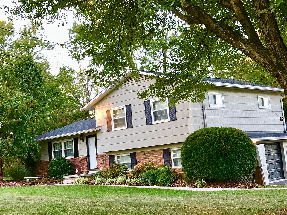 Huge corner lot! Curb appeal