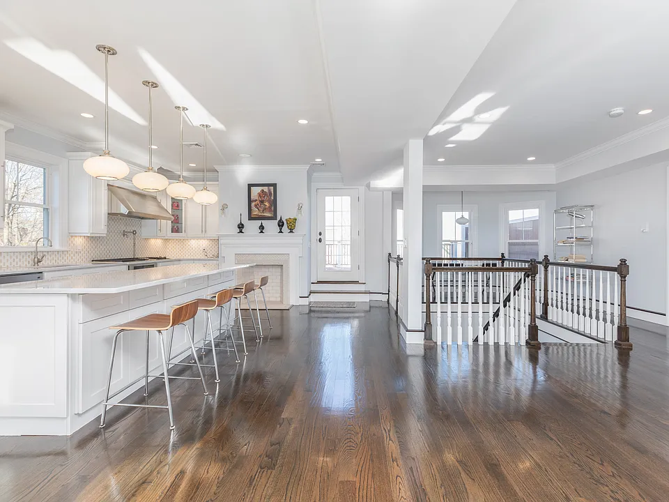 27 Howland St #Penthouse 1