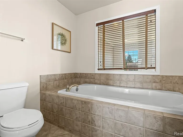17 N Squirrel Rd — Photo 34