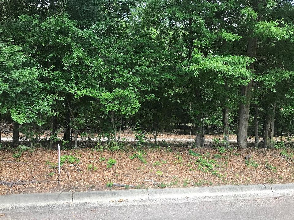 2nd image of 2032 Lakeside Dr