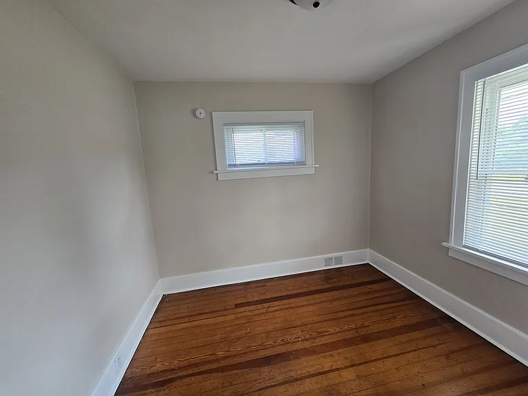 629 S 32nd St — Photo 3