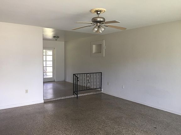 2nd image of 2610 Aloma Ave