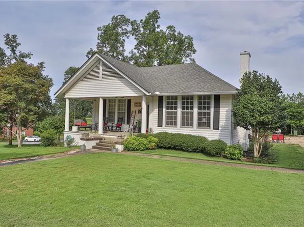 905 Boulevard, Valley, AL 36854