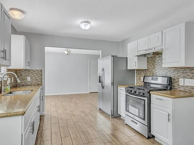 2927 Cypress Island Dr — Photo 10
