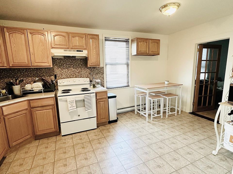 1st image of 268 Bayville Ave #2
