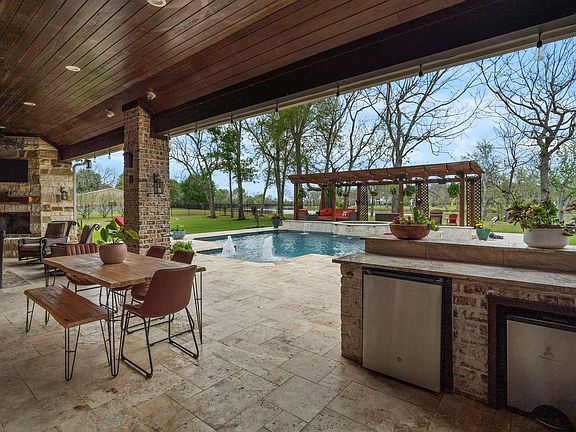 3rd image of 8522 Thornberry Hollow Ct