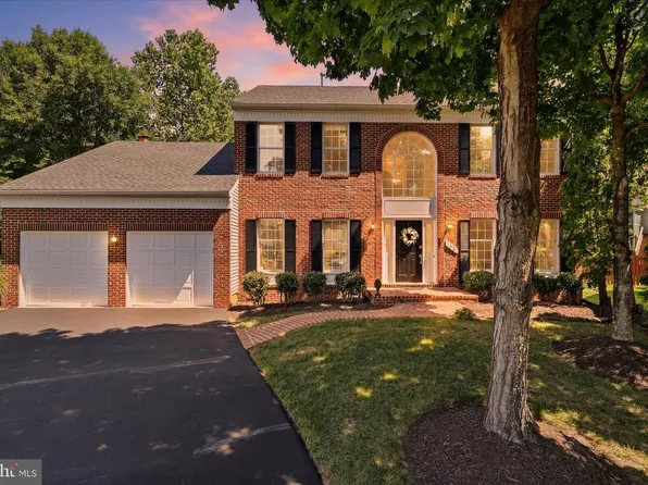 3801 Wheatgrain Ln, Fairfax, VA 22033