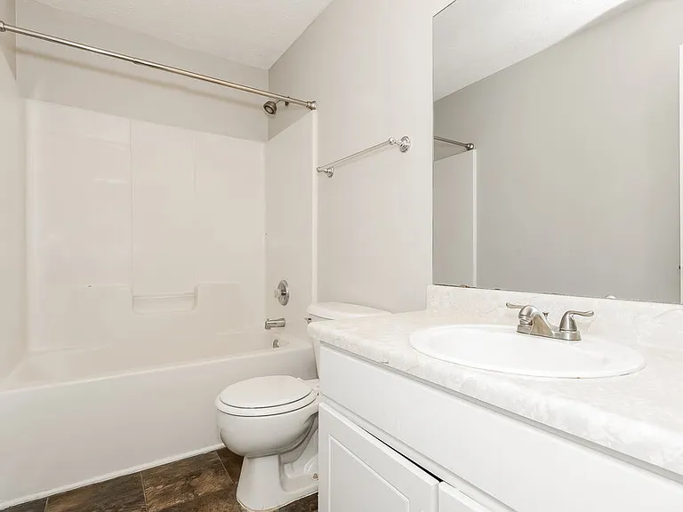 1598 Queen Elizabeth Dr — Photo 16
