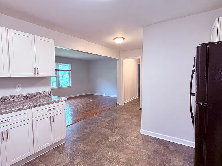 1681 Hadlock St SW — Photo 4