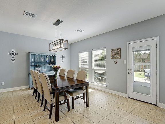 5th image of 701 Clear Springs Holw