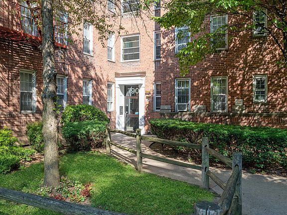 790 Bronx River Road