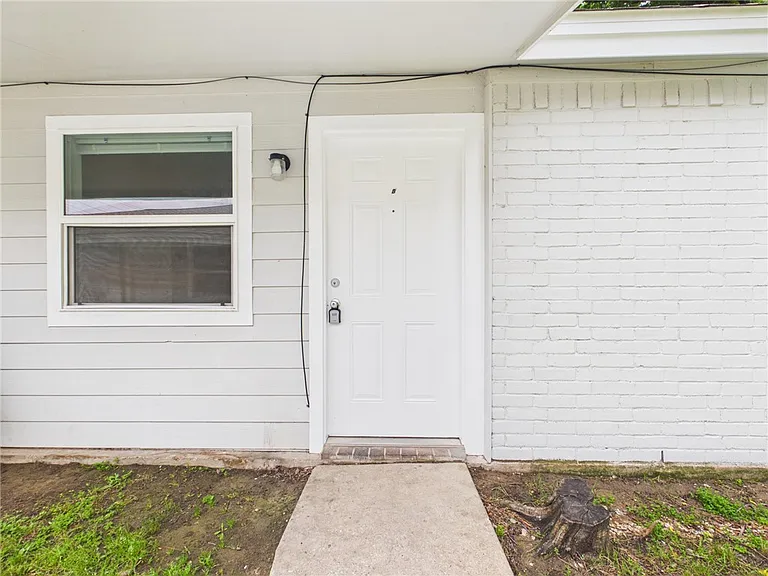 1900 Finfeather Rd #C — Photo 15