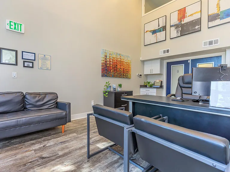 4401 Central Ave — Photo 4