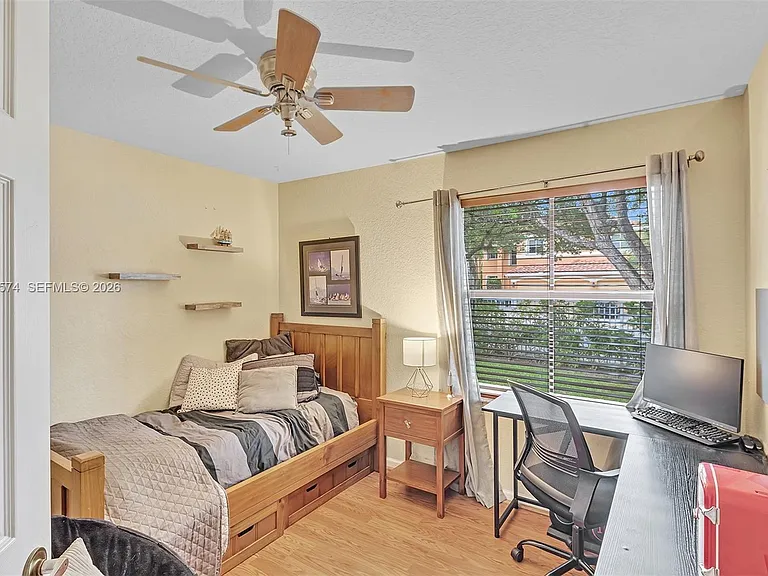 3711 Falcon Ridge Cir — Photo 38