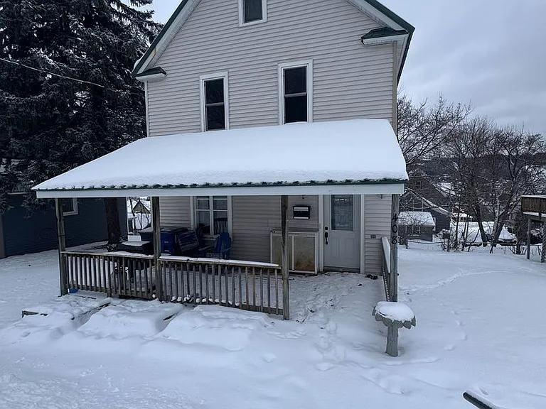 408 W Douglass Ave — Photo 1
