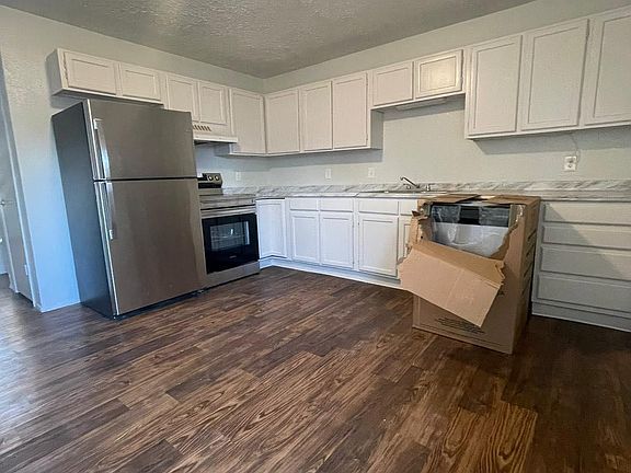 3rd image of 1701 Beaumont Dr