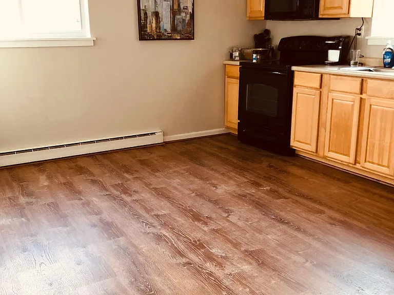 Kitchen (new floors)
