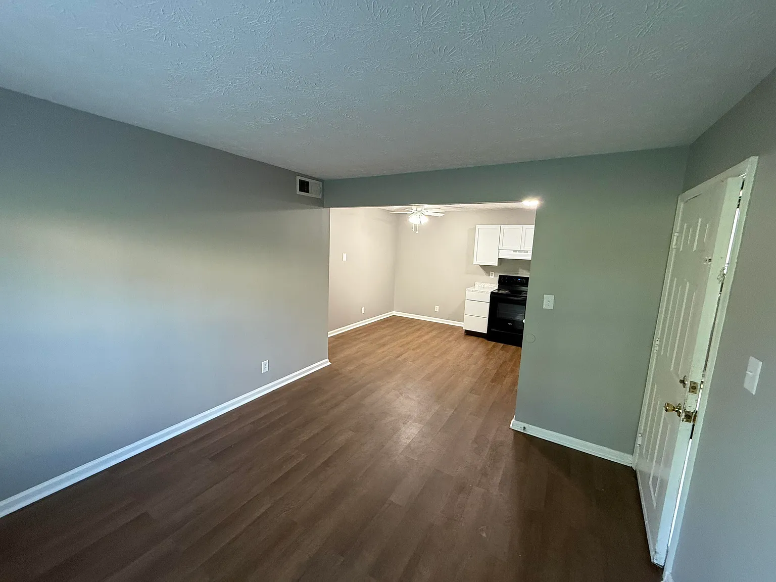 2 bed, 1.0 bath, 750 sqft, $1,195 — Photo 2