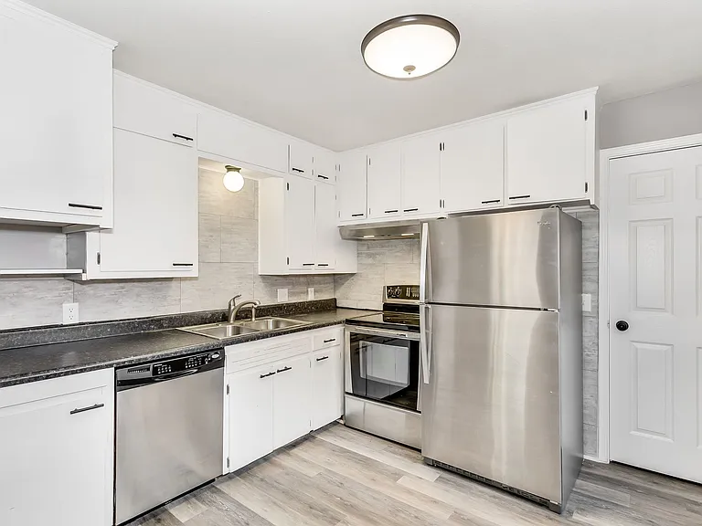 840 S Millwood Ave — Photo 5