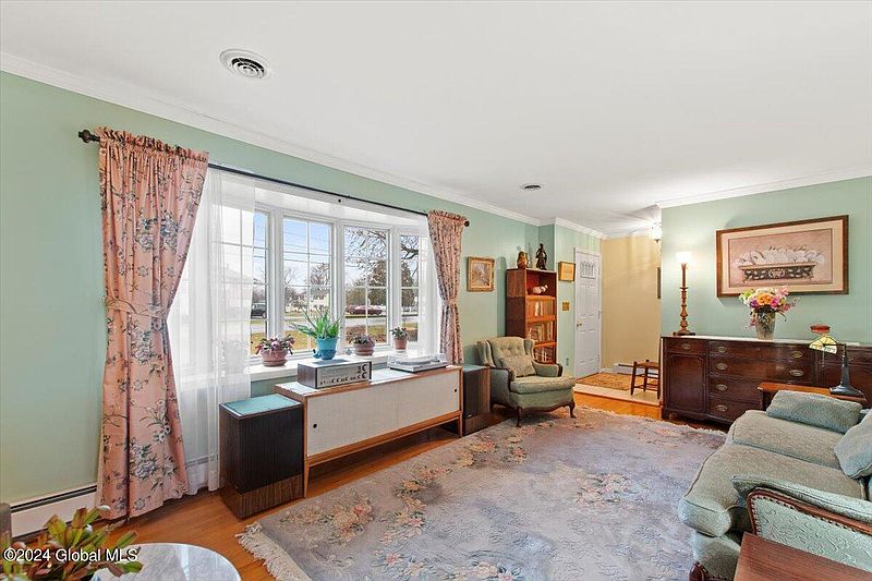 4th image of 223 Middletown Rd