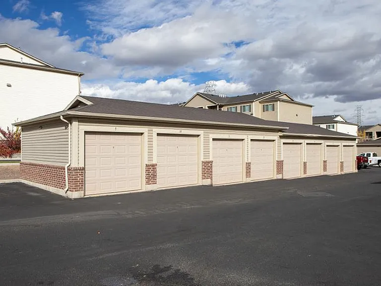 Sundance Apartments — Photo 11