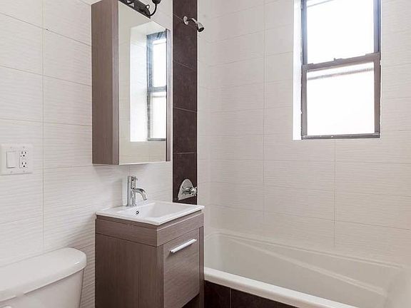 5th image of 1605 Lincoln Pl APT 2D