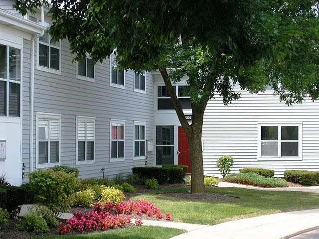 Skyridge Club Apartments — Photo 4