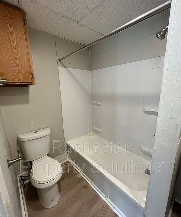 2nd image of 284-282 Parsells Ave