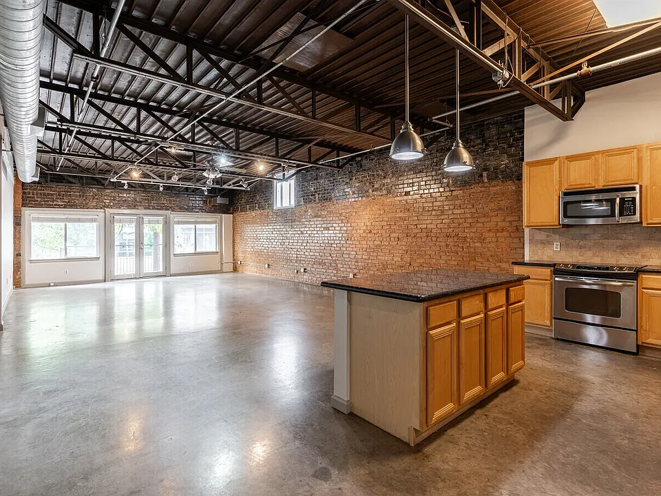 2700 Live Oak St #106